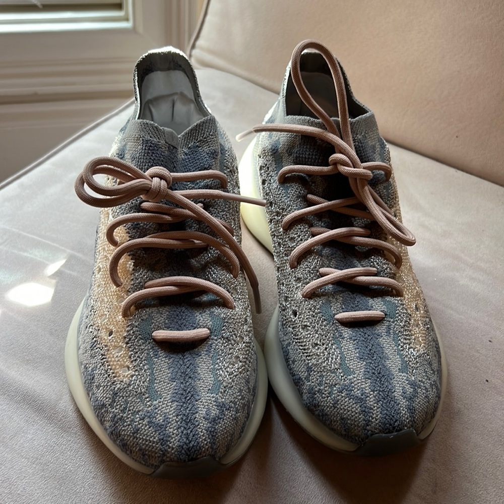 Yeezy’s size men’s 7 1/2